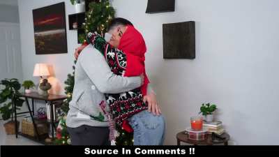 Hijab Girlfriend Taste American Cock in Christmas
