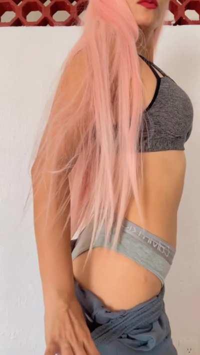 I love stripping but TikTok doesnt allow me :(