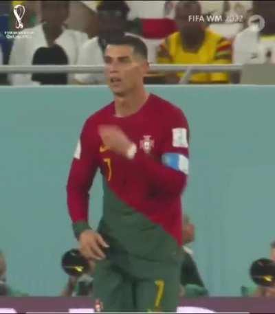 What Ronaldo eating? 😂