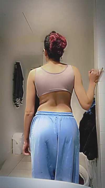 I.D- komal.sethi (Komal Sethi). Looks so juicy.🔥❤