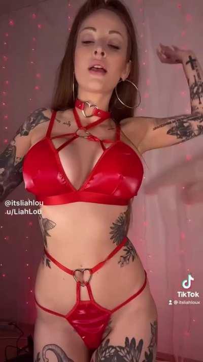 I ain't no hollaback girl