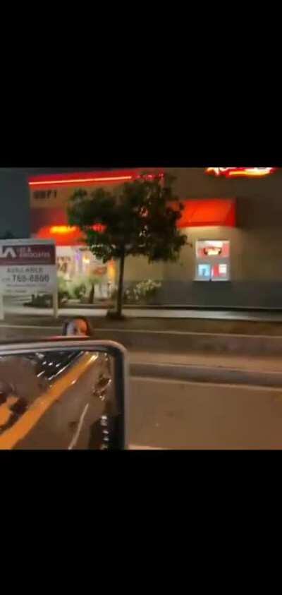 Главная раса снова взялась за свое! Белая пара кричит 