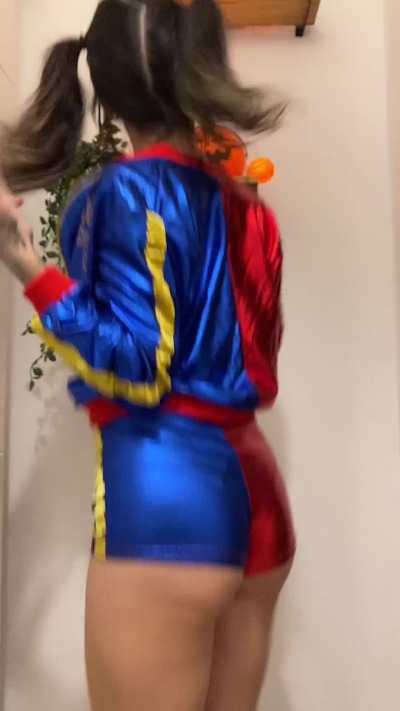 No need for clothes for Harley Quinn