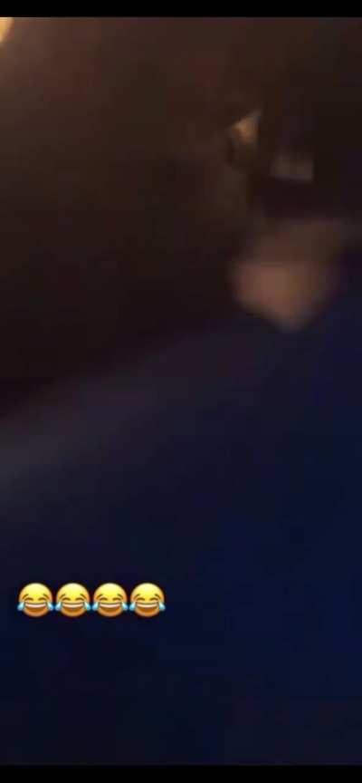 How stupid can you be you back door someone at yo crib?? “ Don’t come back” dis whole crib getting sprayed Listen to who they playing doe 😭