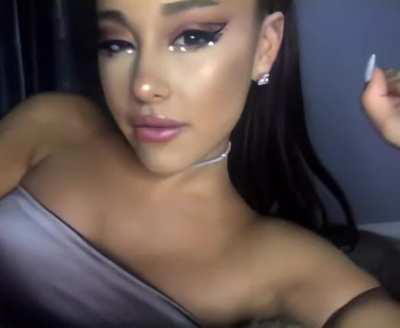 Ariana Grande's face 