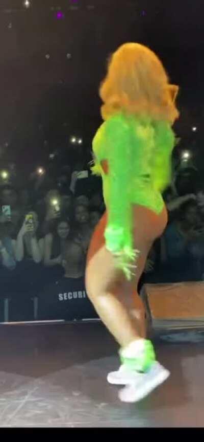 Ass jumping (slow motion version)