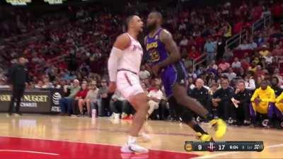 [Highlight] Lebron tries to post up Dillon Brooks and loses it out of bounds!