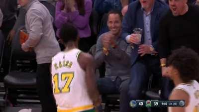 [Highlight] Tari Eason hits a 3 then steals the ball and gets the alley-opp to cap off a 18-4 run, bring the Rockets to within 1 and force the Warriors to take a time out