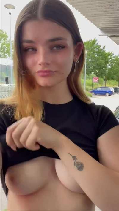 flashing in front of the mall is so fun, could you resist step bro...