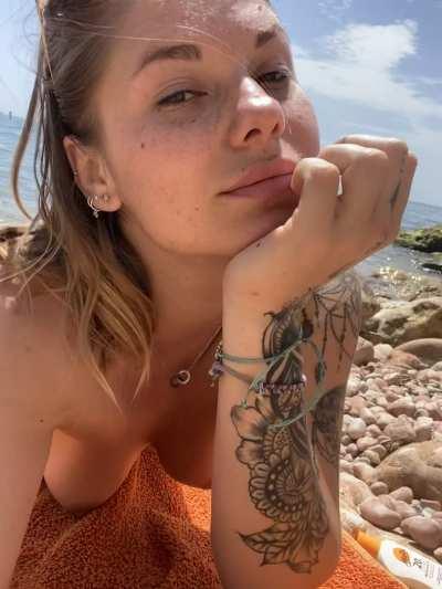 I wanna let one lucky Redditor cum on my face multiple times 😜