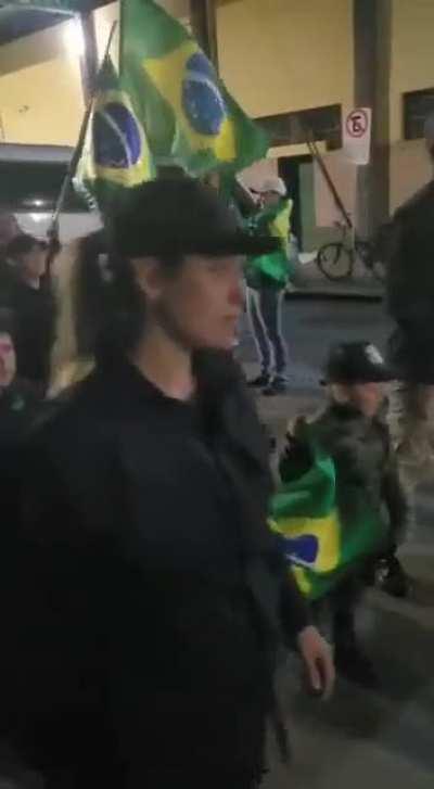 E depois ainda acusam a Esquerda de doutrinar crianças...