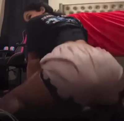 I know it’s tight 😮‍💨