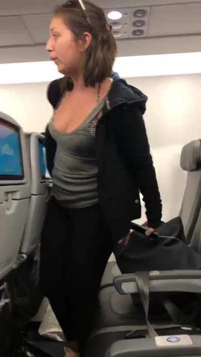 Spitting Karen gets kicked off the plane