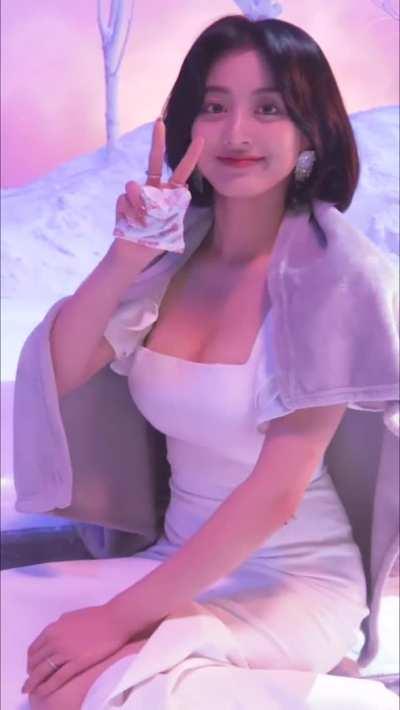 Jihyo - white dress, blanket, doughnut mv behind the scenes,✌️