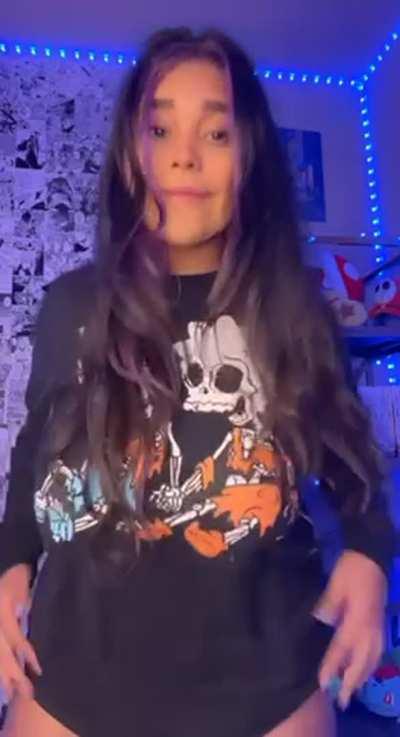 Big tiddy goth but do you also like my ass?