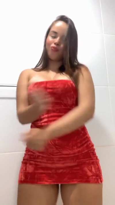 Safada muito gostosa e sensual que adora se vestir de putinha bem sexy.