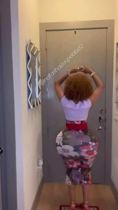 I know this ass fake as fuck but man would I love to try and hit that from the back