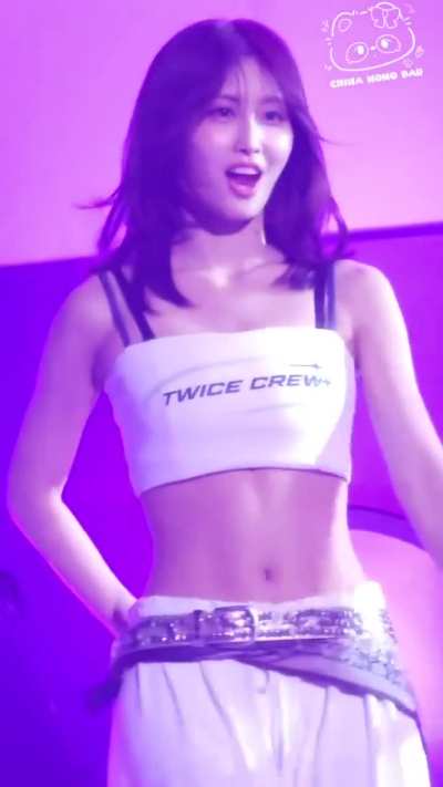 251018 Momo looking so good