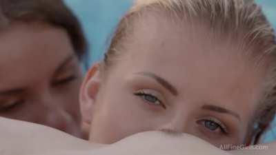 The Story of Three - Cecilia and Ulia eating out Maria Pie