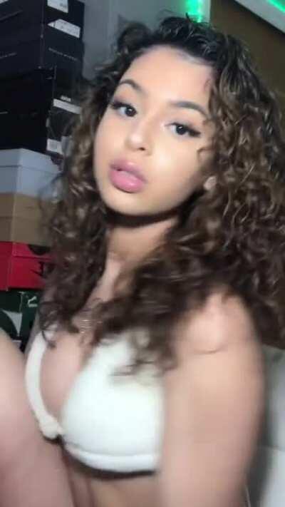 @damnnickii // Age: 18 // She so fine ⌛️🥴