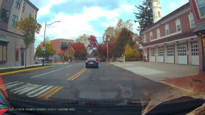 [AZDOME M550] Please tell me this is because of the autopilot system. Not that I prefer it, but I hope this wasn't simply the human driving like this.