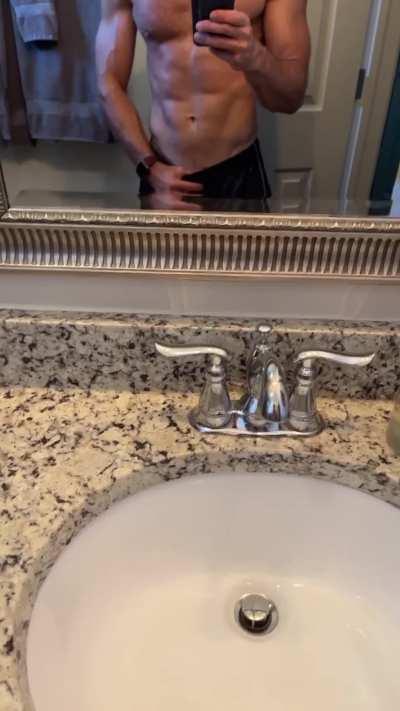 Just a sweaty post workout gif [M]