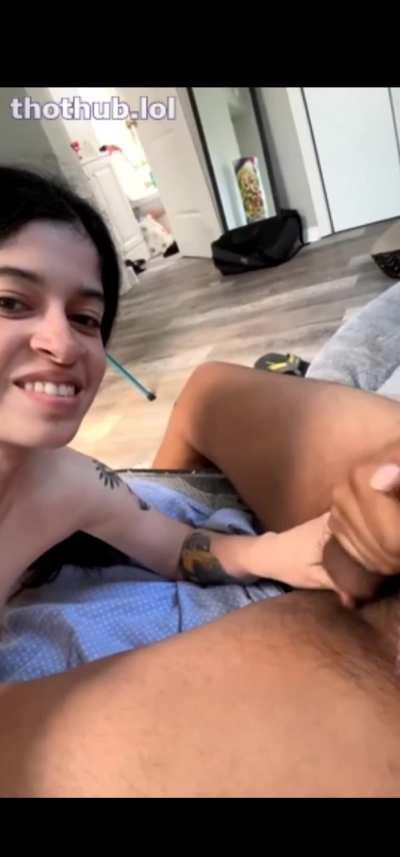 Lesbian gets an explosive facial from a friend