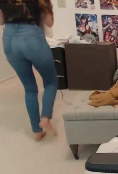 tight jeans = nice ass view