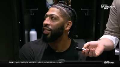 [Highlight] Lebron is teased for his airball in the lockerroom during Anthony Davis’ post-game interview