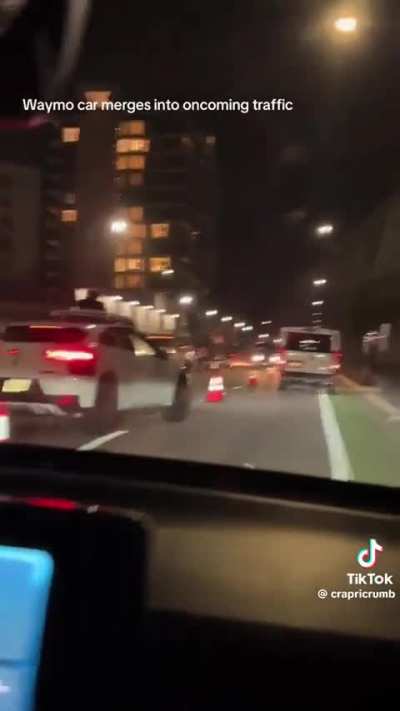 Waymo gets confused in construction zone, goes into oncoming lane and immediately corrects