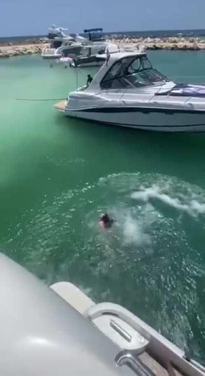 Hmc while I try to dive off from a yacht