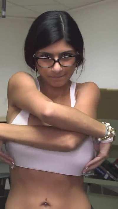 Busty Mia Khalifa