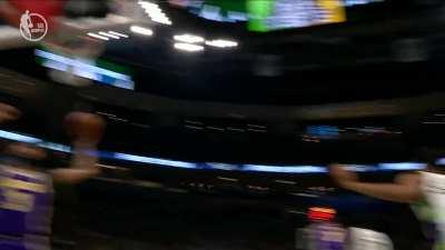 [Highlight] Giannis absorbs the contact from AD and finishes the acrobatic layup