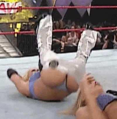 Trish Stratus 👀