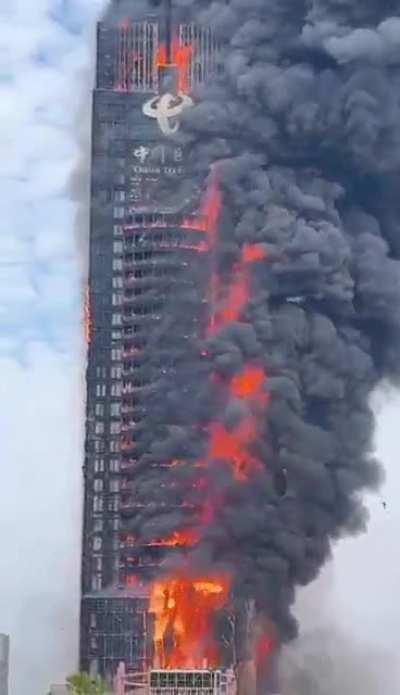 Huge fire engulfs a China Telecom building in Changsha City, central China's Hunan Province on Friday afternoon.