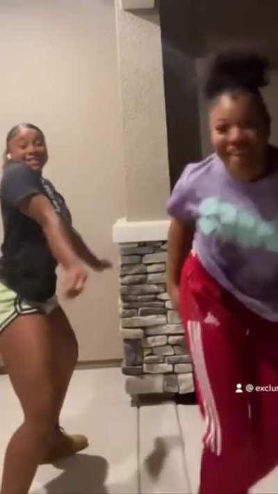 Saweetie’s sis😵‍💫🍑