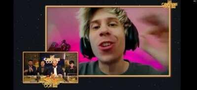 Rubius esta desarrollando una obsesión por comerse su cámara OMEGALUL