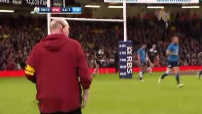 Touch judge Floods it