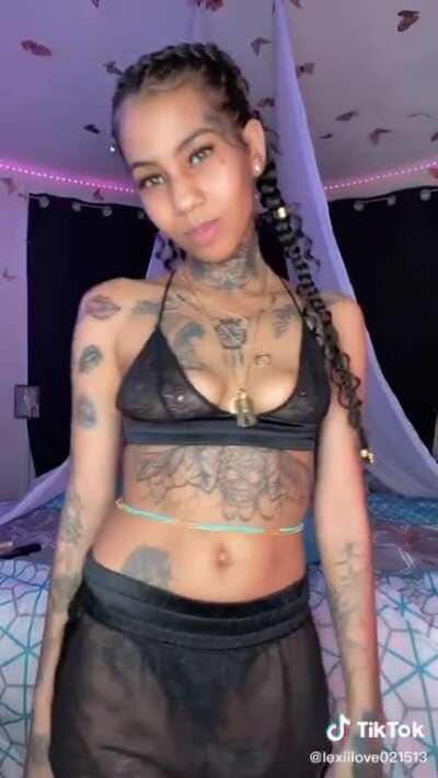 We need to share more tatooed and black women 🤓