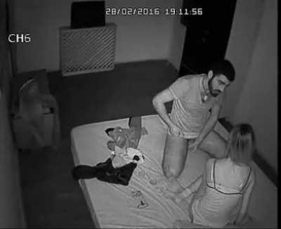 izmirli dövmeci aşko kuşka kıza anal giriyor ama kız yarrağı alamıyor