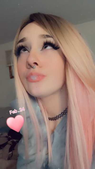 I just really need my pussy pounded & my throat stretched out 😩💕