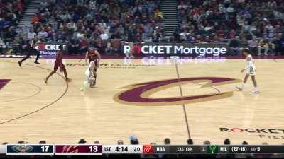 [Highlight] Ricky Rubio checks in to a huge ovation from the Cavs fan after his long injury absence