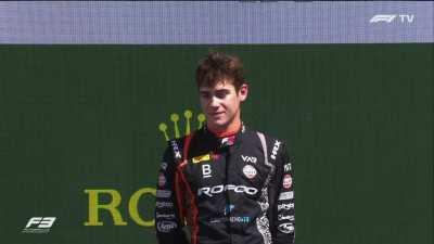 Franco Colapinto gano la carrera sprint de este fin de semana en Italia en la Formula 3 y el himno vuelve a sonar en una categoría telonera de F1 después de 9 años