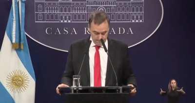 Adorni le responde a periodista del destape sobre jubilaciones