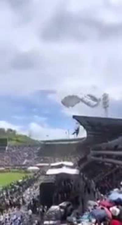 The Ugandan special forces are amazing: at a demonstration they had the task of landing on the field, but no one managed to do it.