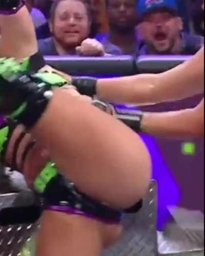 Ronda Literally Beating Liv’s Ass 😳