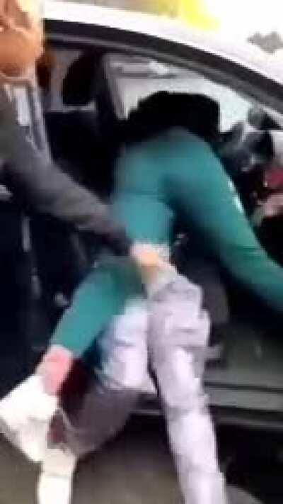 Doomztown Fangz getting beat up by his baby mama