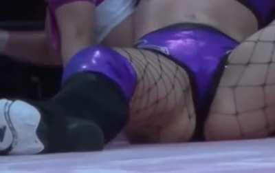 Gigi Dolin spreading legs