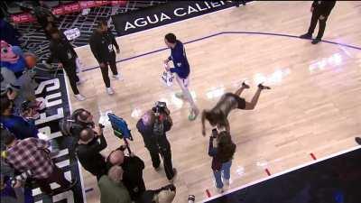[Highlight] Clippers reporter Kristina Pink slips and falls during the postgame interview