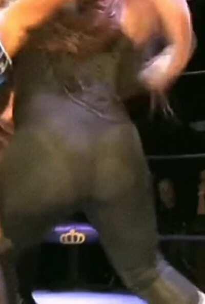 Mickie James in TIGHTS! Thicc as fuck